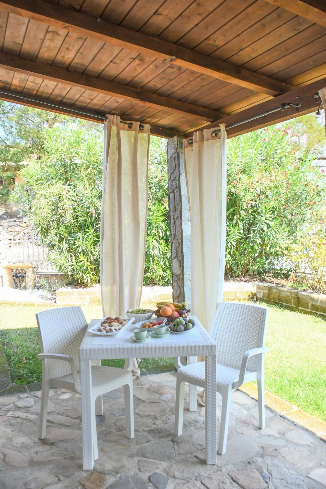 Bed and Breakfast Domu Virginia Castiadas Exterior foto